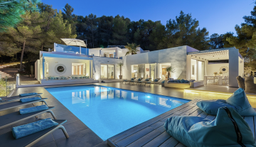 Resa Estates Ivy Cala Tarida Ibiza  luxe woning villa for rent te huur house night.png